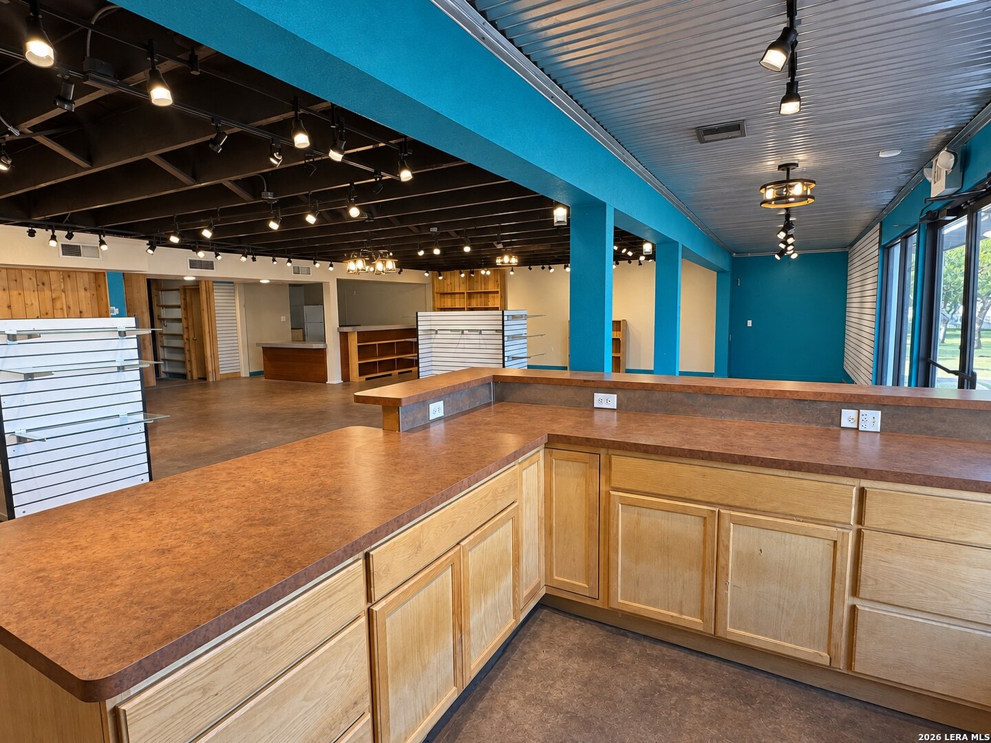 516 N Teel Devine TX 78016