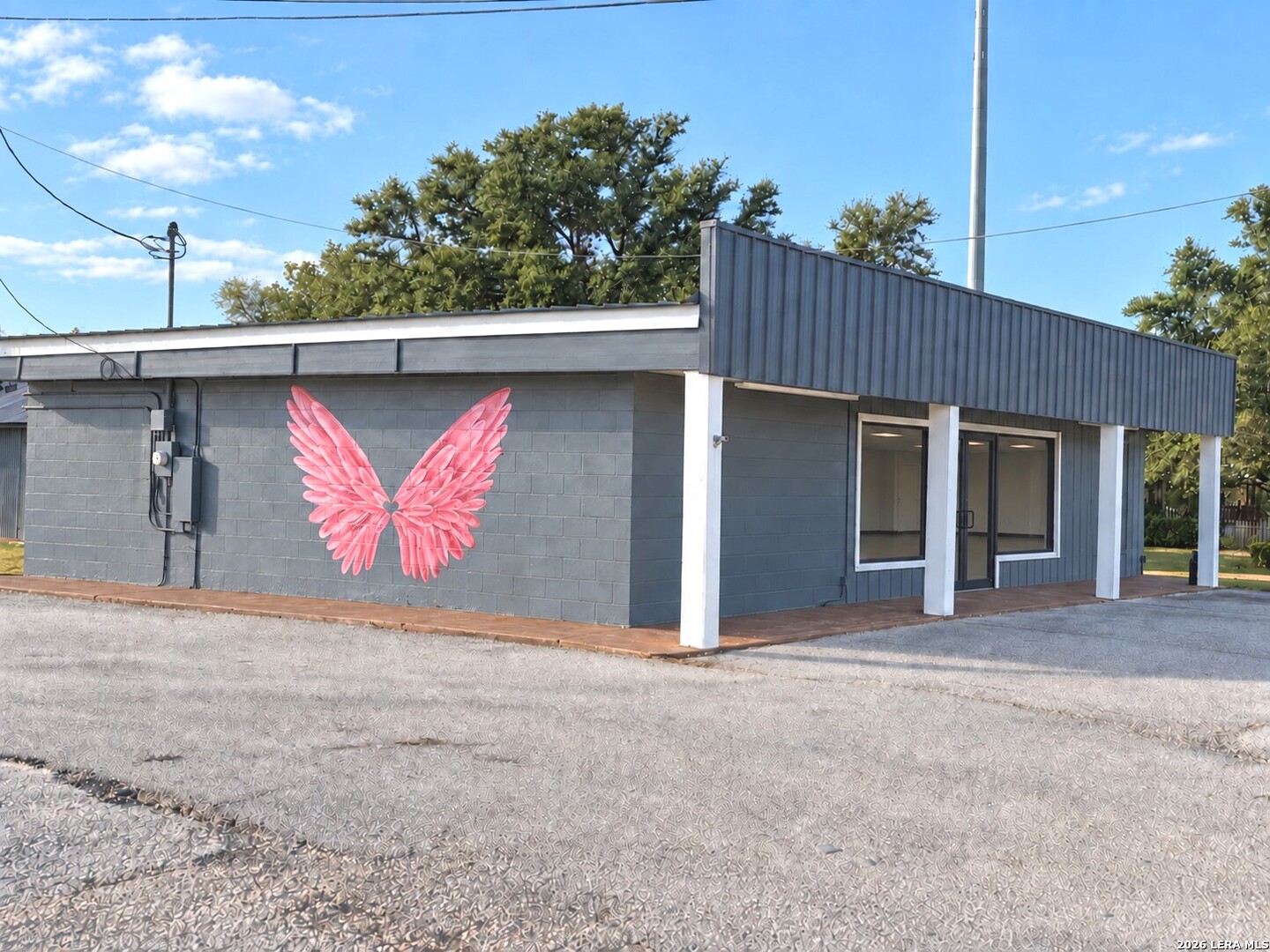 516 N Teel Devine TX 78016