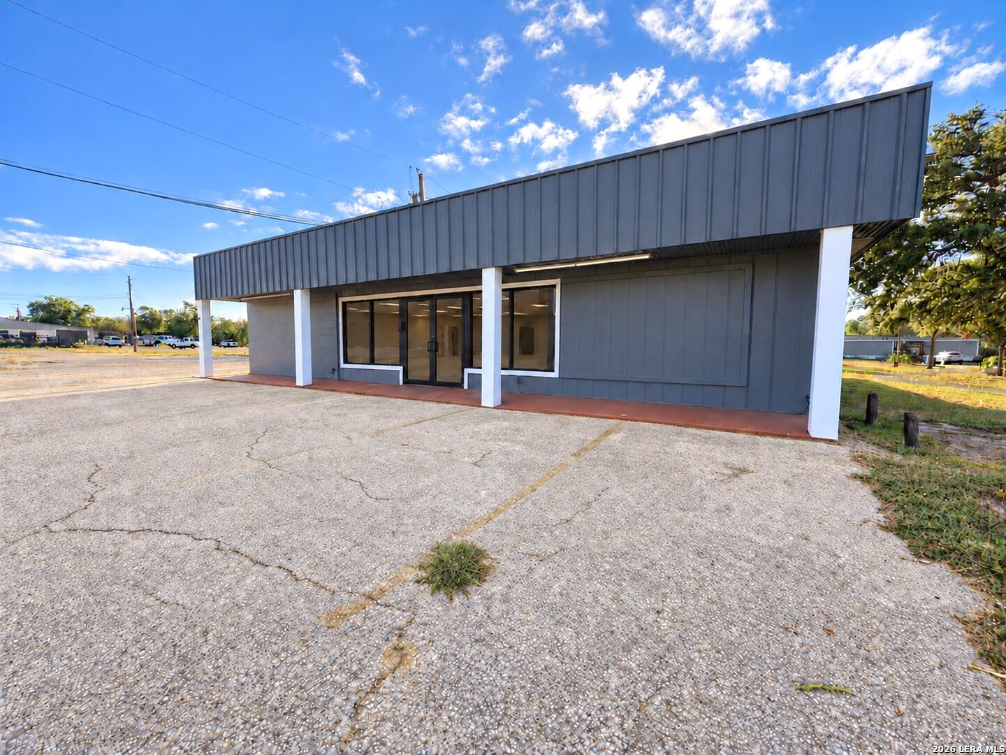 516 N Teel Devine TX 78016