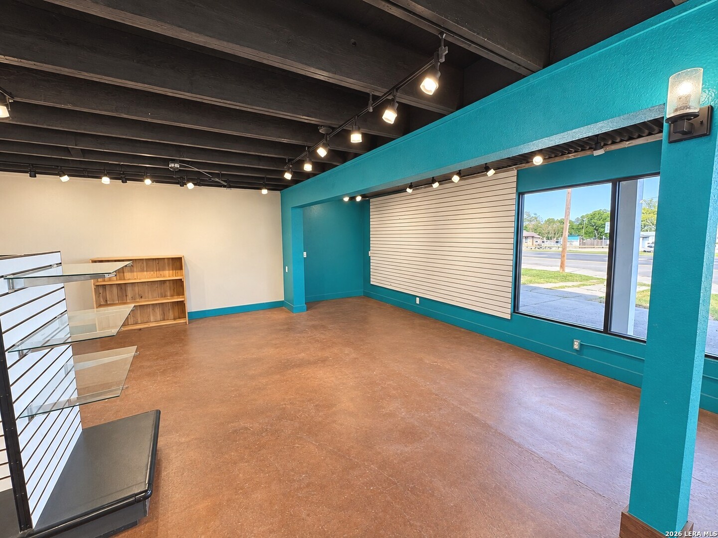 516 N Teel Devine TX 78016