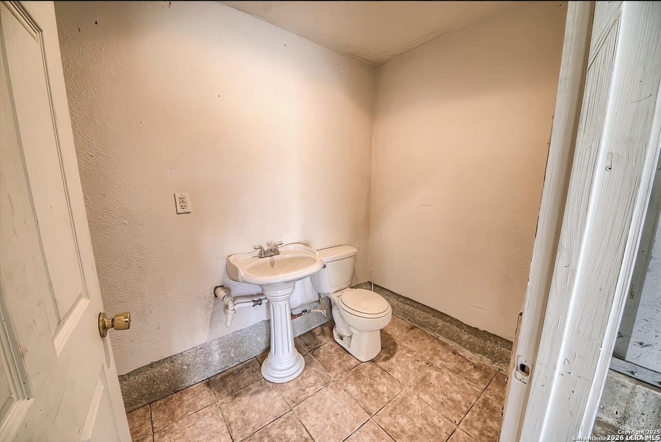 19015 K Street Somerset TX 78069