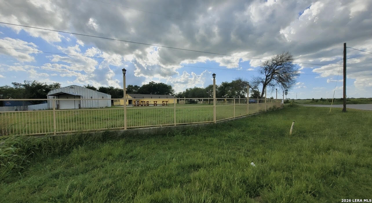 19015 K Street Somerset TX 78069