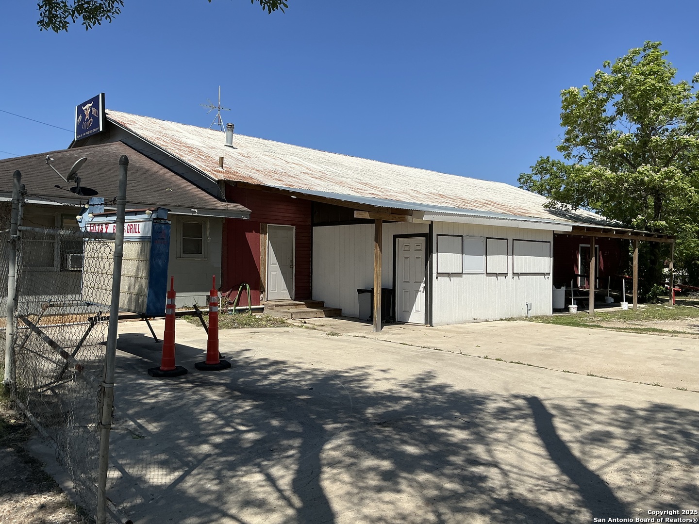 103 W 3rd Street Nixon TX 78140