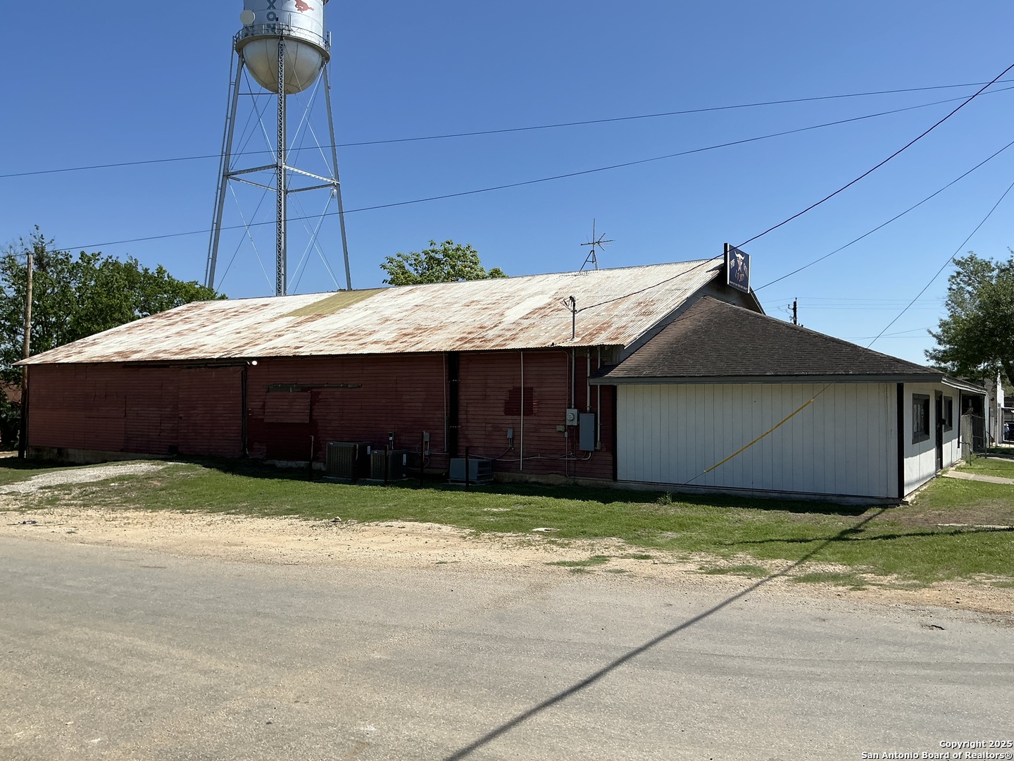 103 W 3rd Street Nixon TX 78140