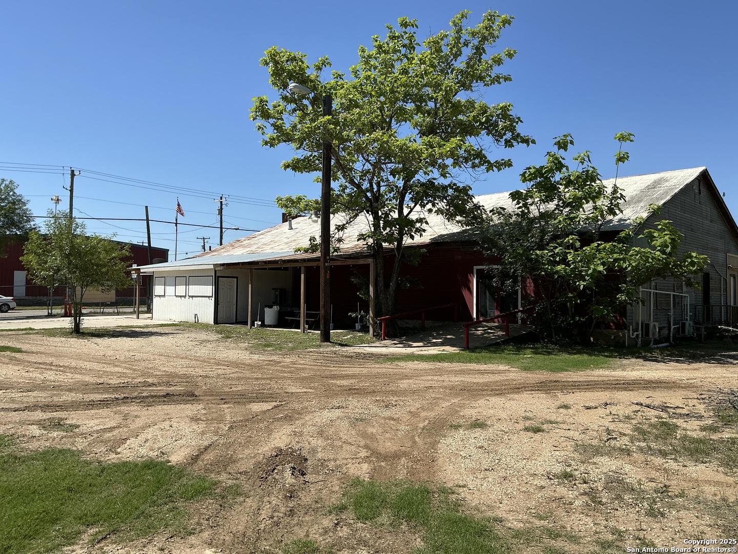 103 W 3rd Street Nixon TX 78140