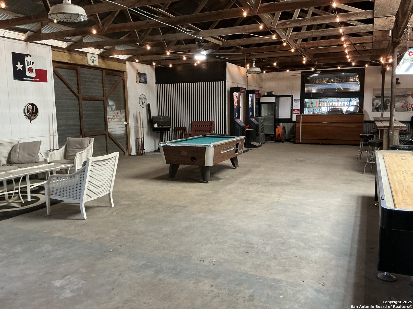 103 W 3rd Street Nixon TX 78140