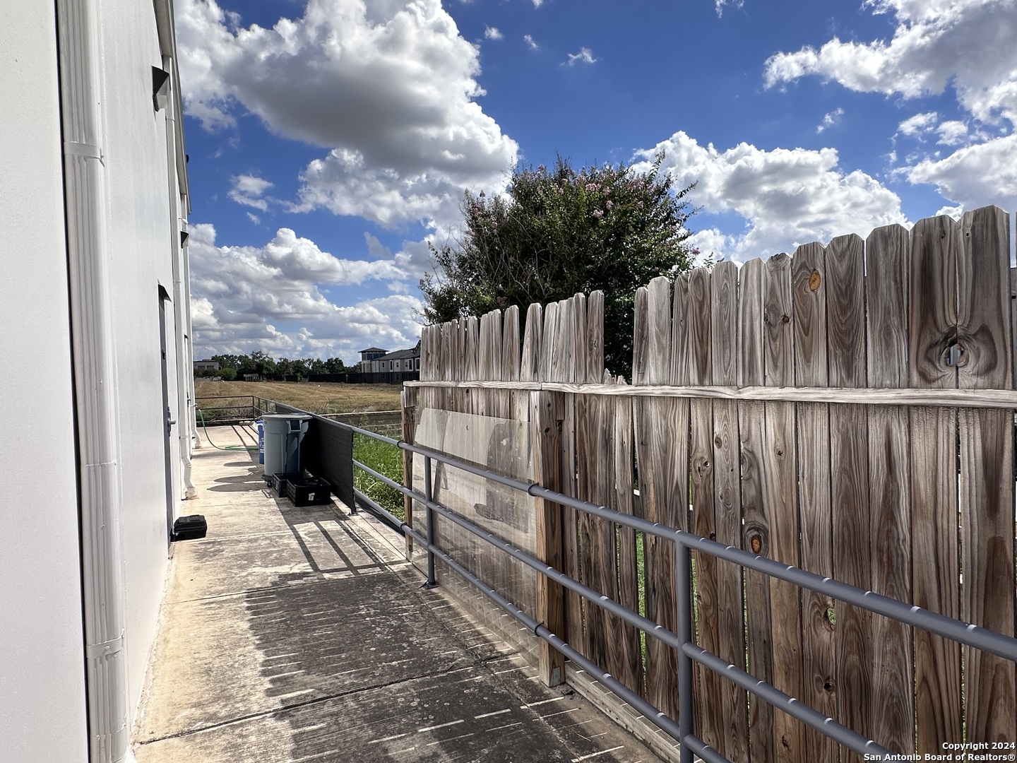 8142 Shin Oak Live Oak TX 78233