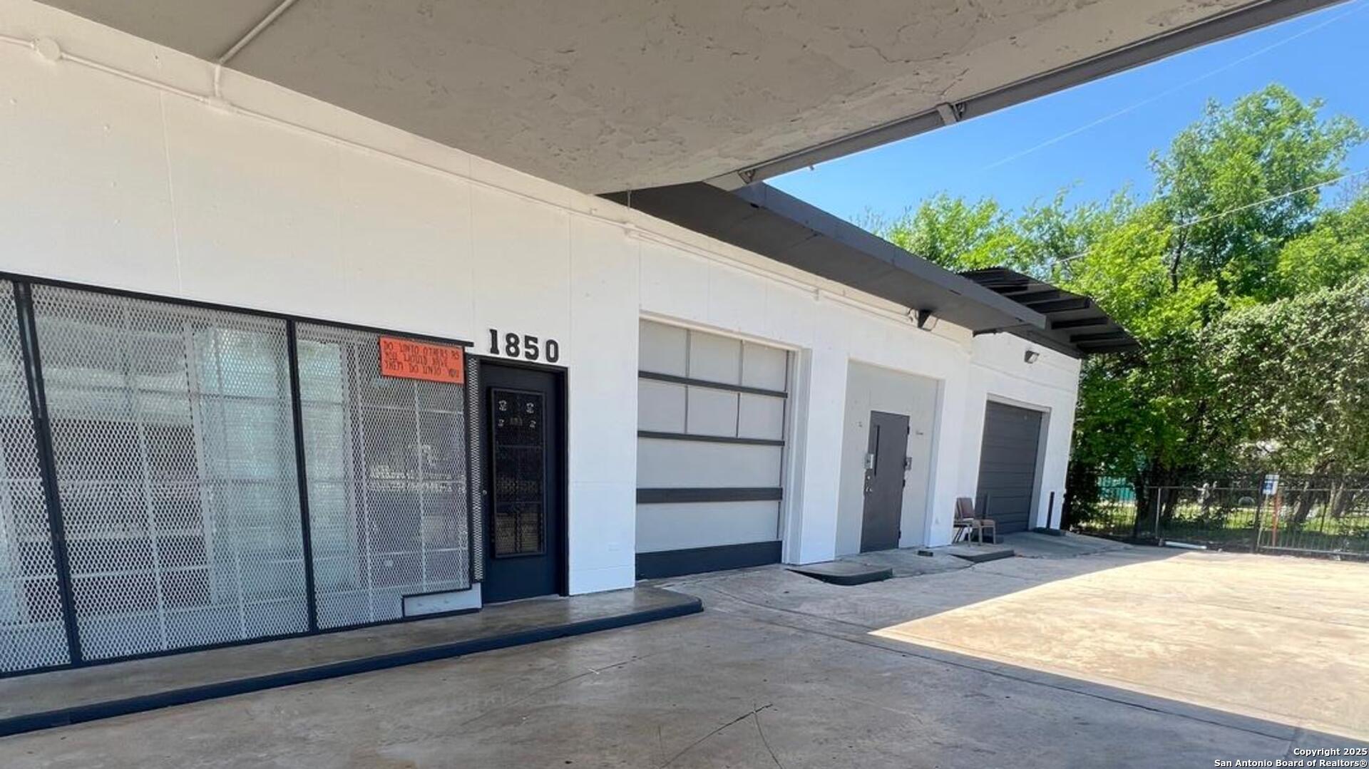 1850 E Houston Street San Antonio TX 78202