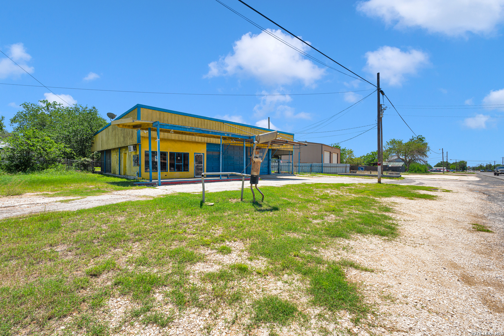 710 N Teel Devine TX 78016