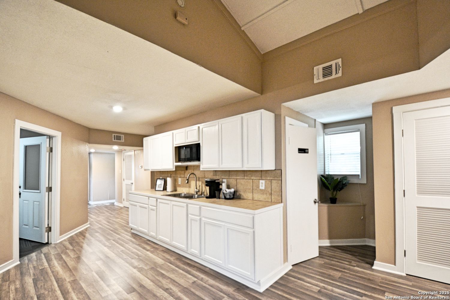 1111 N Walnut New Braunfels TX 78130