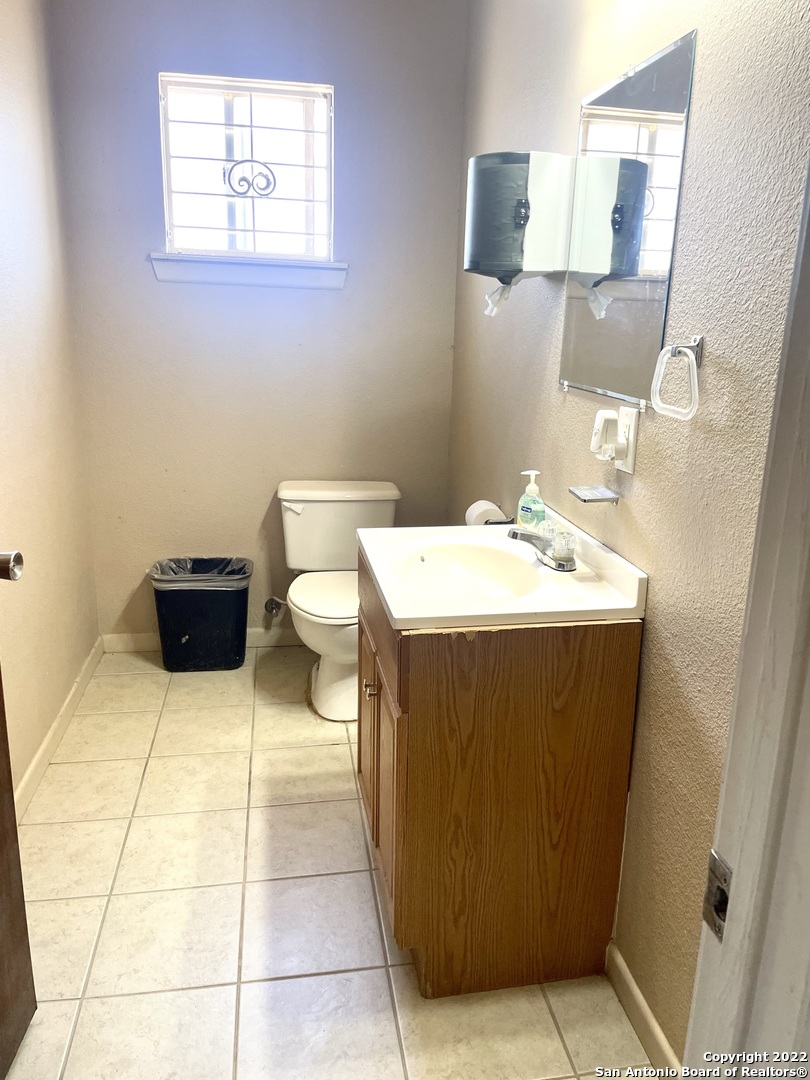 8635 S Loop 1604 E Elmendorf TX 78112