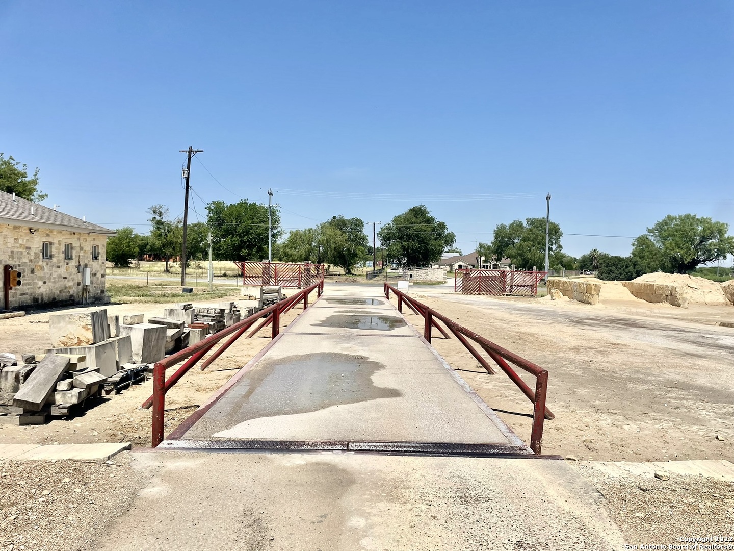 8635 S Loop 1604 E Elmendorf TX 78112