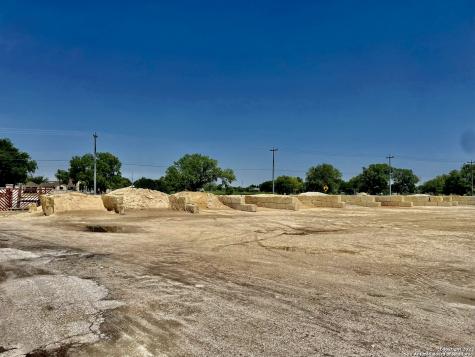 8635 S Loop 1604 E Elmendorf TX 78112