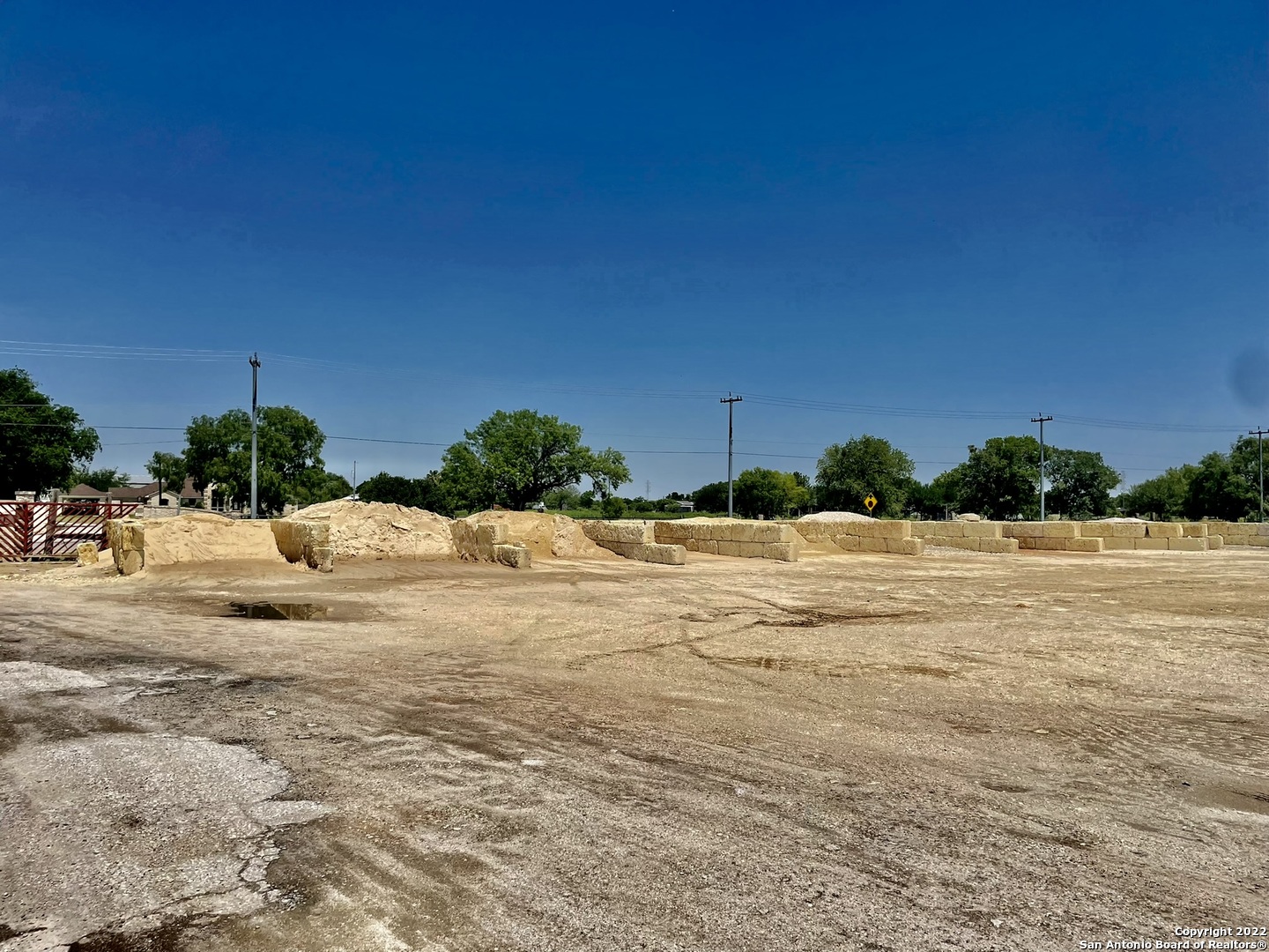 8635 S Loop 1604 E Elmendorf TX 78112