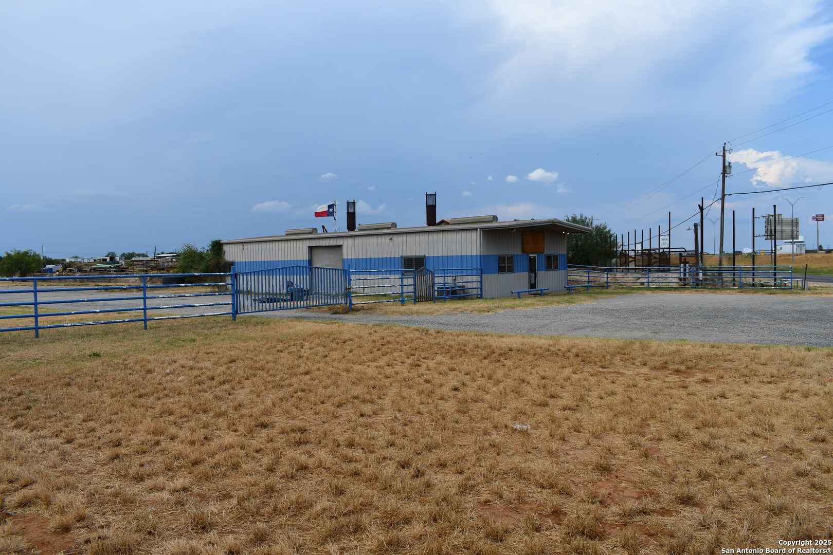 16776 S Ih 35 Dilley TX 78017