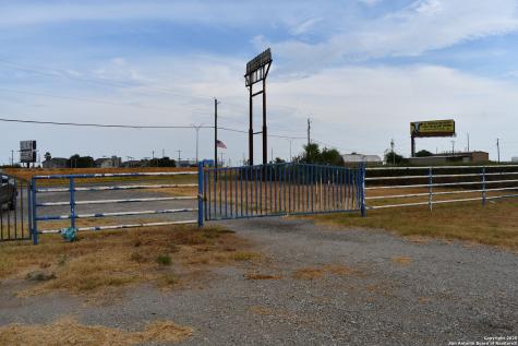 16776 S Ih 35 Dilley TX 78017
