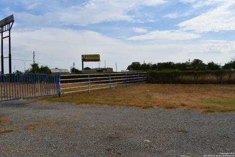 16776 S Ih 35 Dilley TX 78017