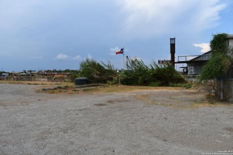 16776 S Ih 35 Dilley TX 78017