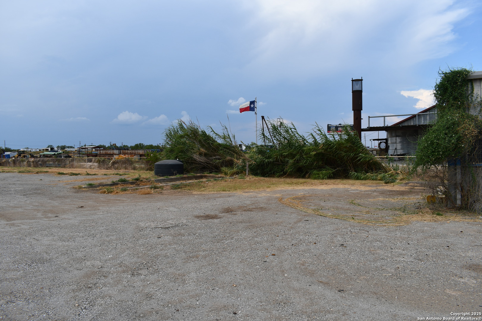 16776 S Ih 35 Dilley TX 78017