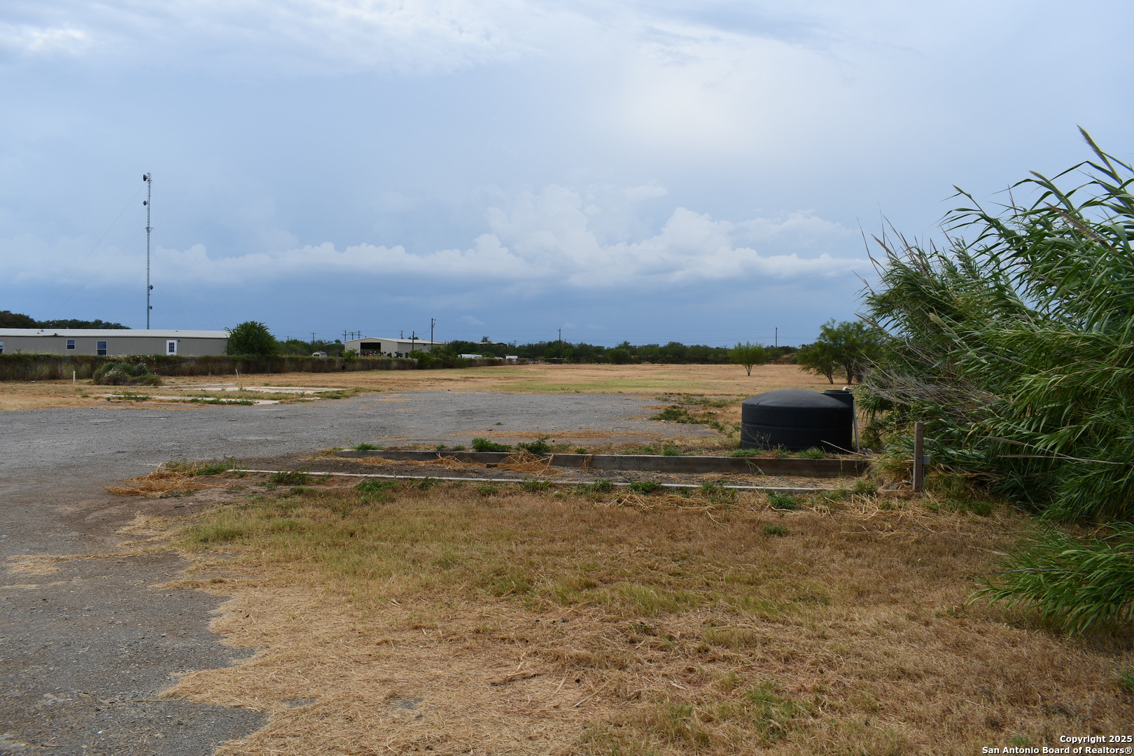 16776 S Ih 35 Dilley TX 78017