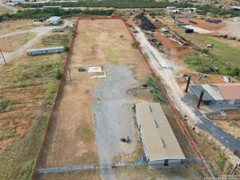 16776 S Ih 35 Dilley TX 78017