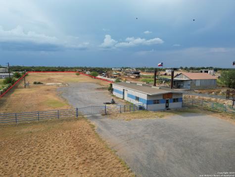 16776 S Ih 35 Dilley TX 78017
