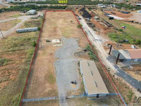 16776 S Ih 35 Dilley TX 78017