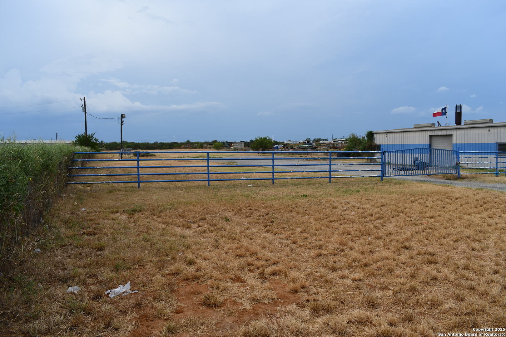 16776 S Ih 35 Dilley TX 78017