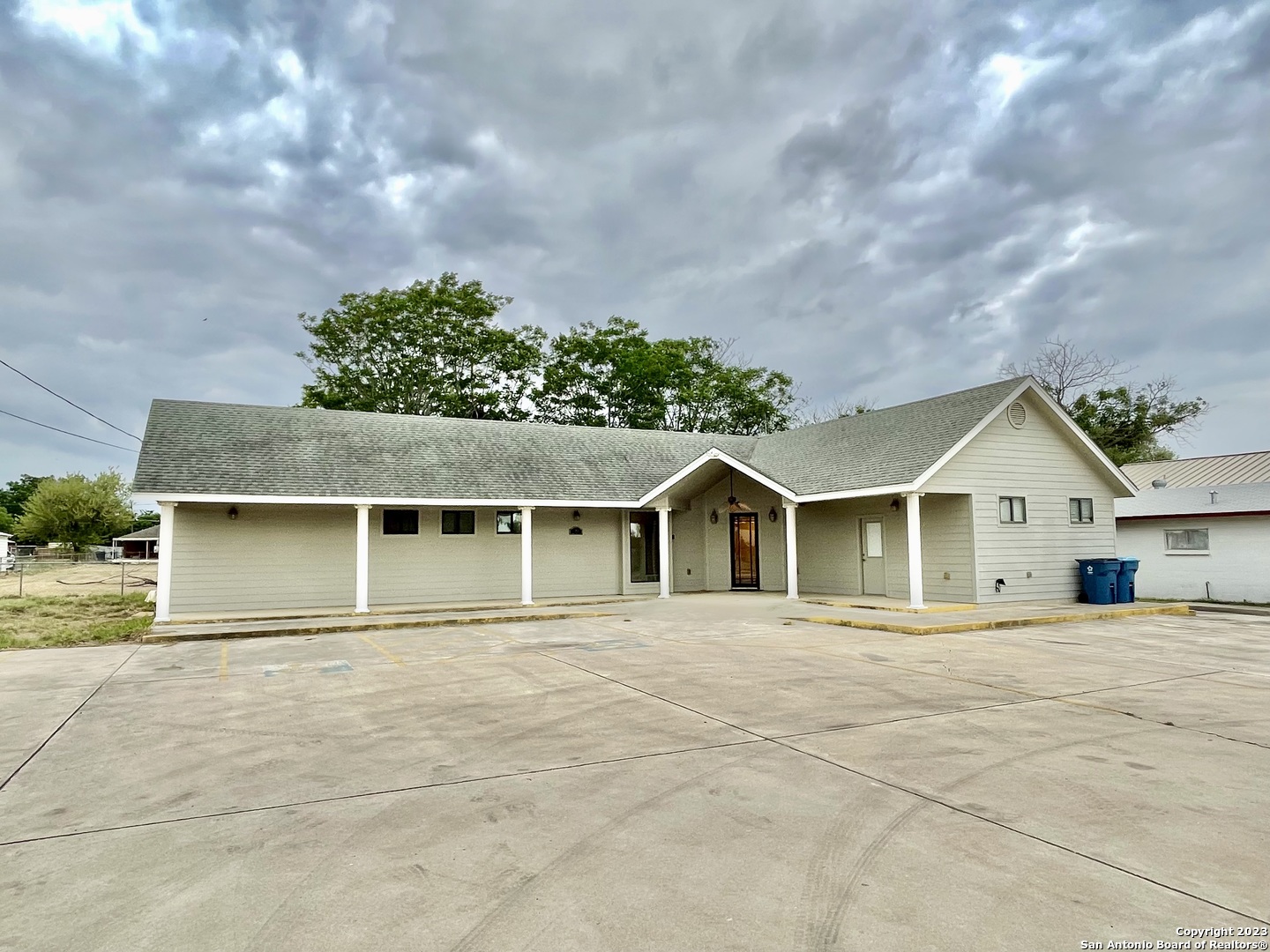 121 N Bryant Street Pleasanton TX 78064