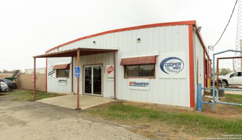 2408 Zanderson Avenue Jourdanton TX 78026