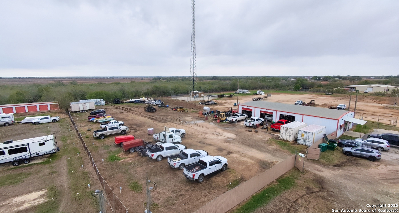 2408 Zanderson Avenue Jourdanton TX 78026