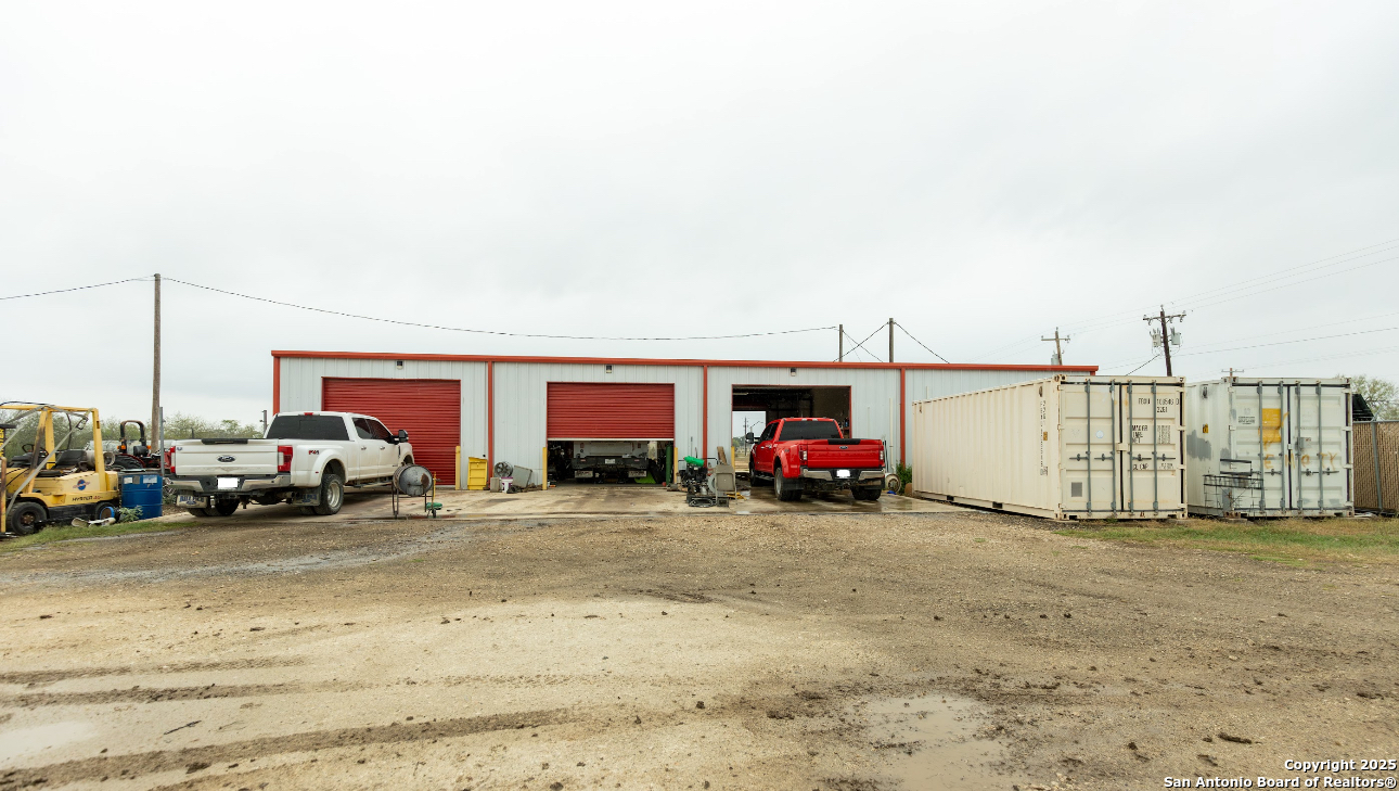 2408 Zanderson Avenue Jourdanton TX 78026