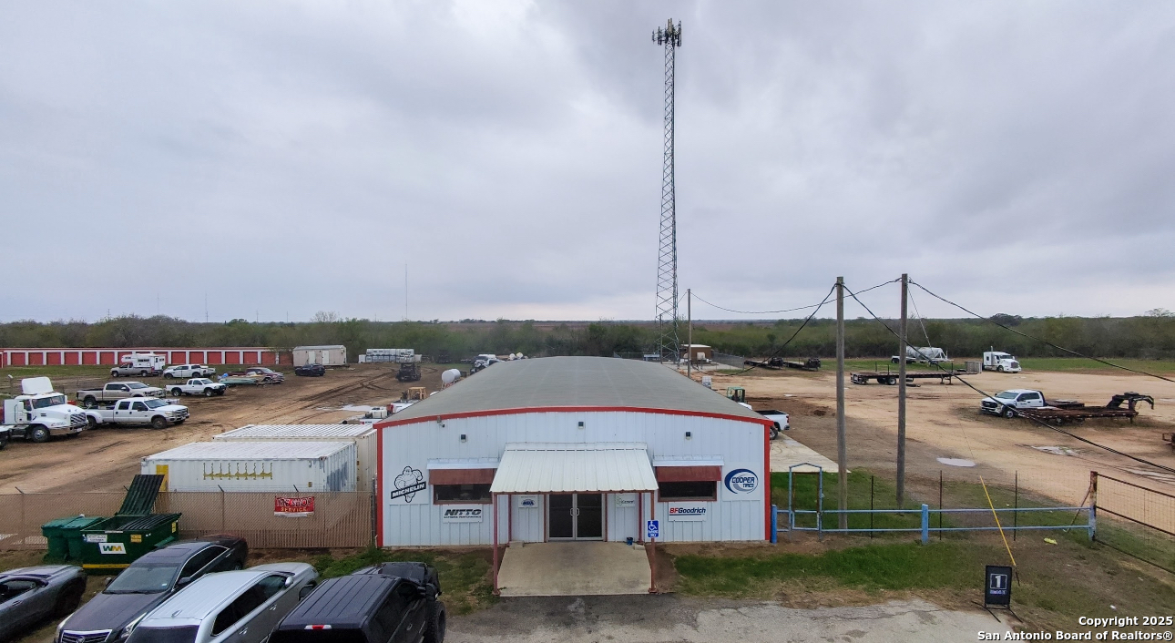 2408 Zanderson Avenue Jourdanton TX 78026