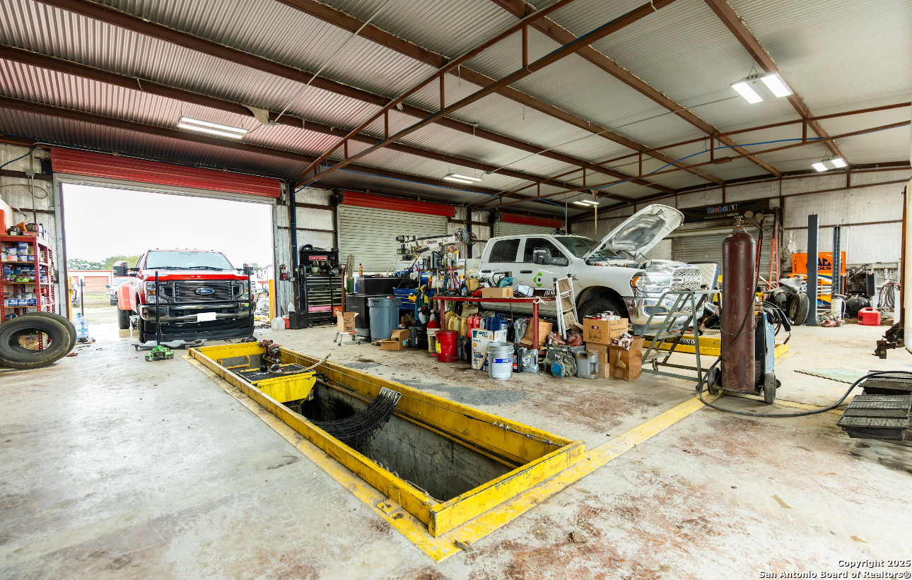 2408 Zanderson Avenue Jourdanton TX 78026