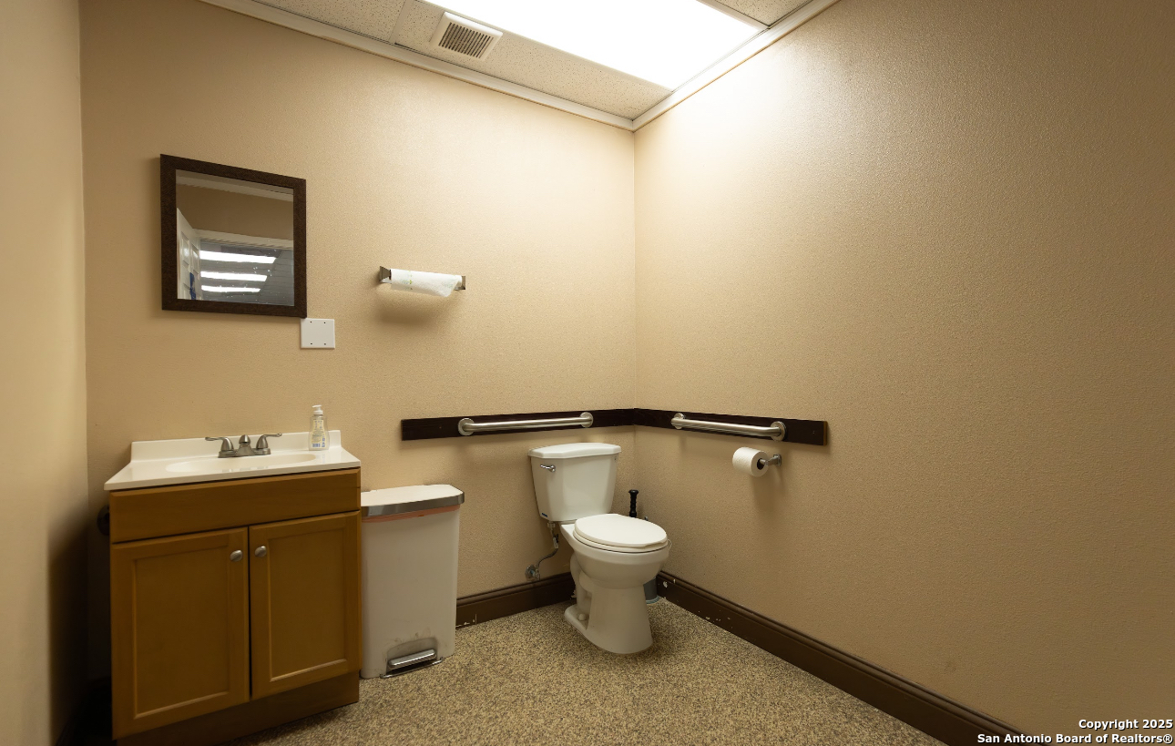 2408 Zanderson Avenue Jourdanton TX 78026