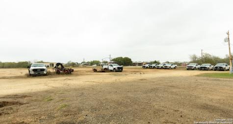2408 Zanderson Avenue Jourdanton TX 78026