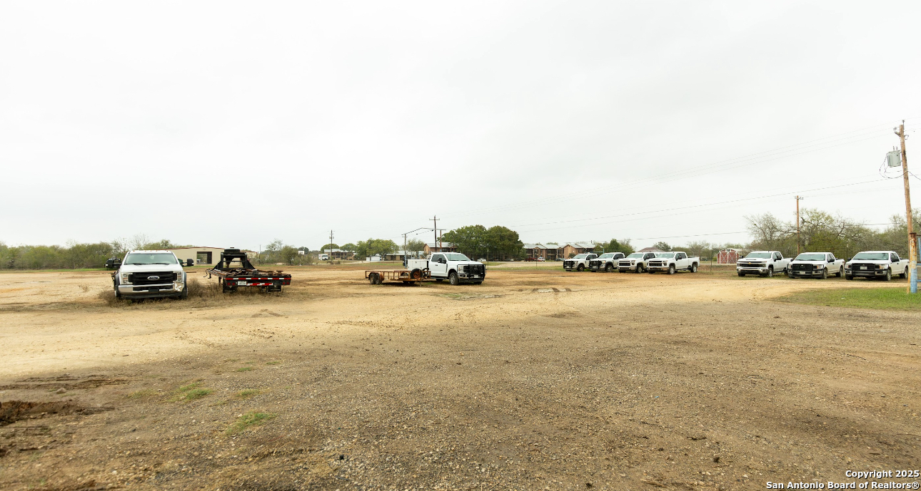 2408 Zanderson Avenue Jourdanton TX 78026