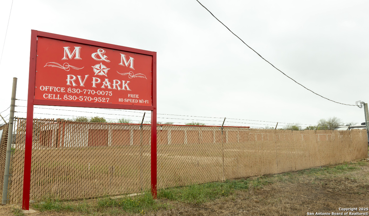 2408 Zanderson Avenue Jourdanton TX 78026