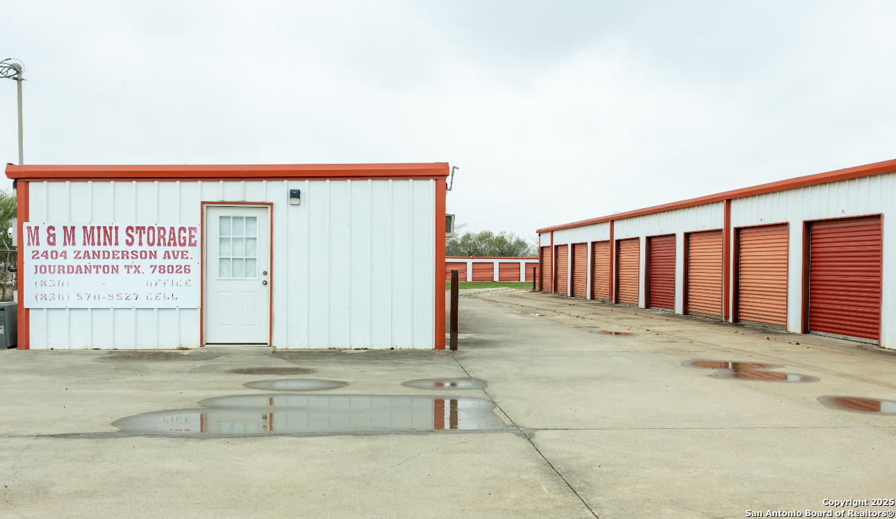 2408 Zanderson Avenue Jourdanton TX 78026