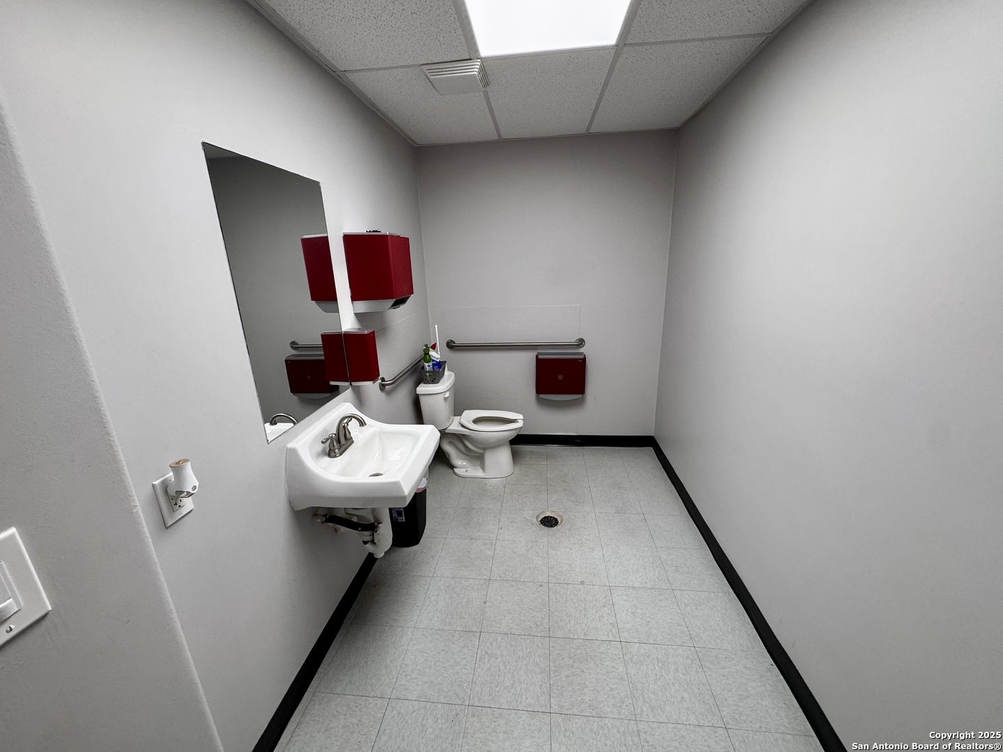 2128 W Oaklawn Pleasanton TX 78064