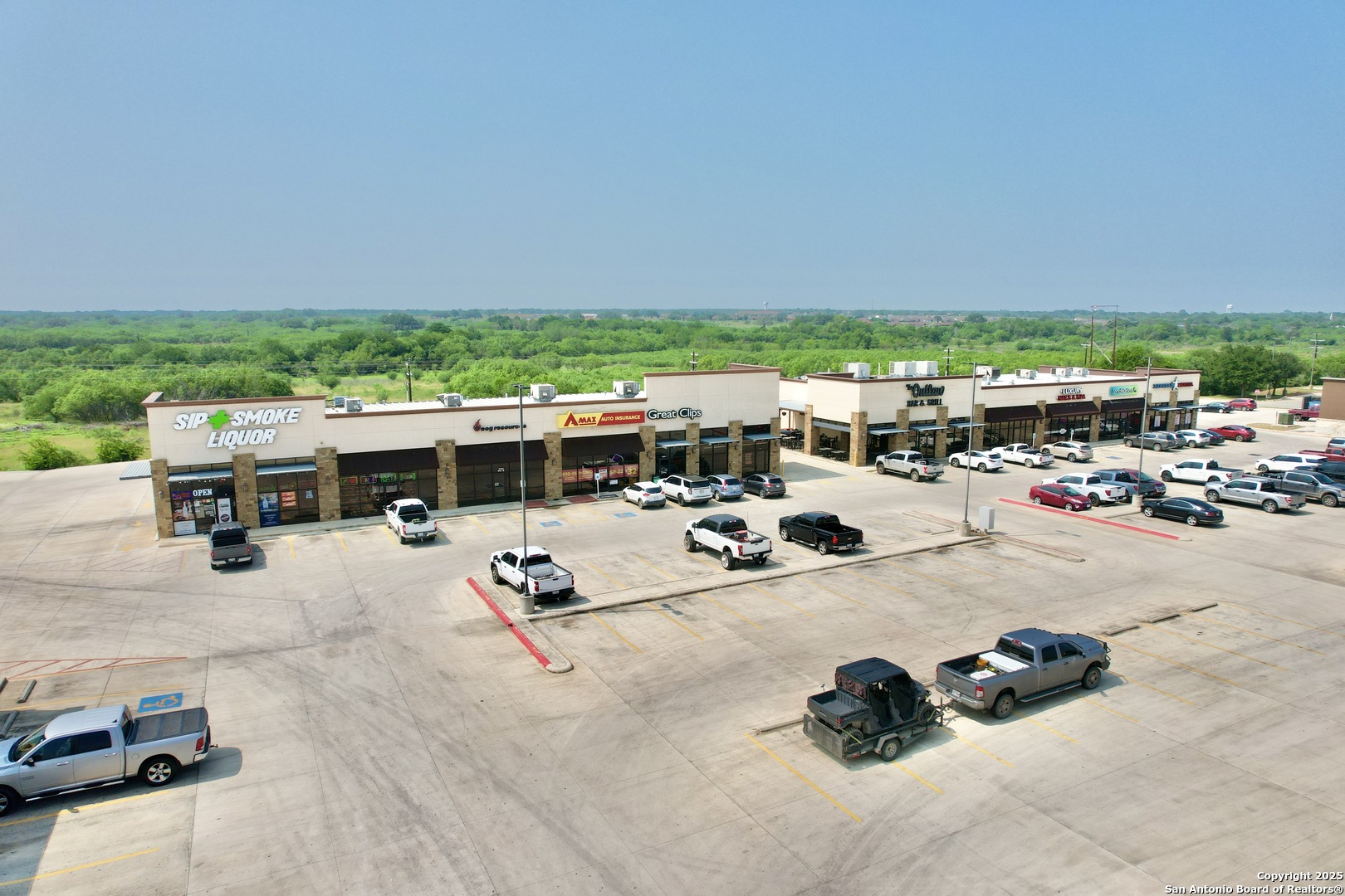 2128 W Oaklawn Pleasanton TX 78064