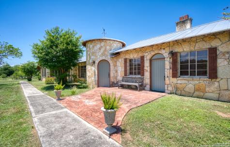 5322 N State Highway 16 Bandera TX 78003
