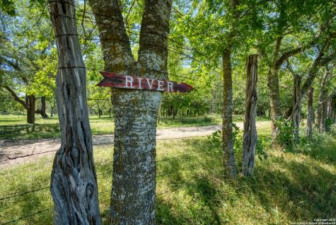 5322 N State Highway 16 Bandera TX 78003