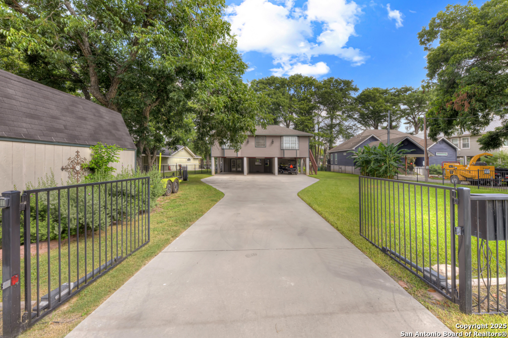 1321 E Zipp New Braunfels TX 78130