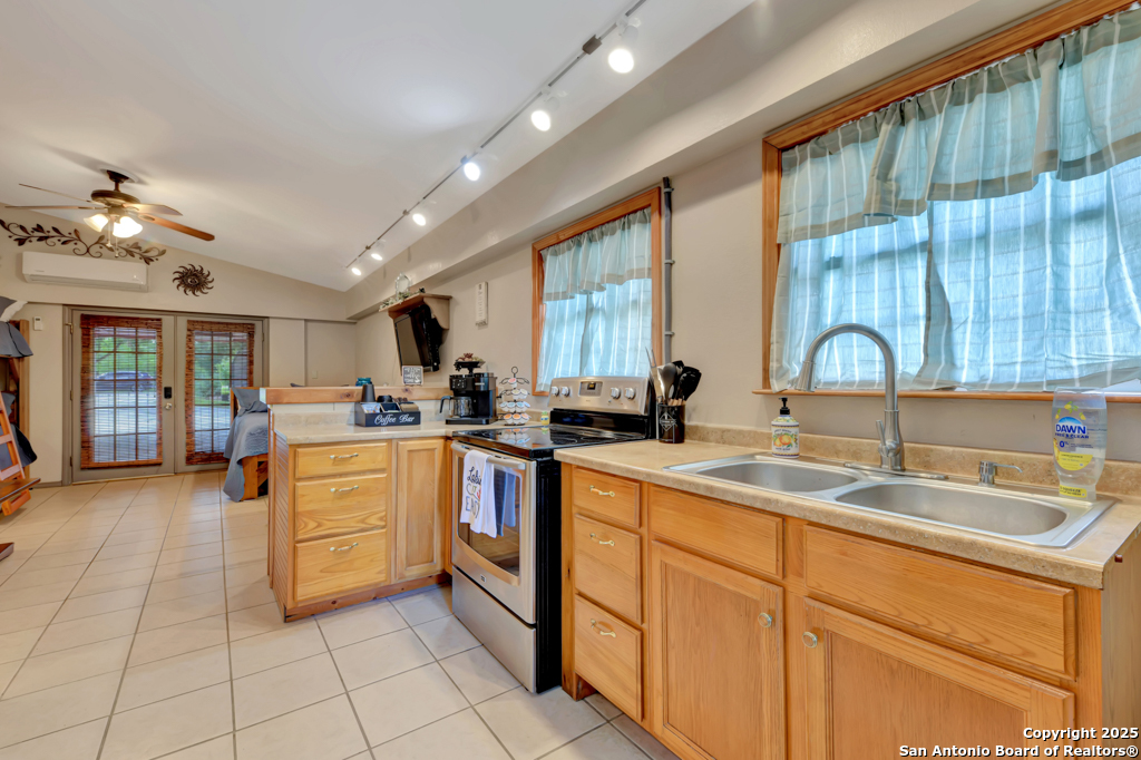 1321 E Zipp New Braunfels TX 78130