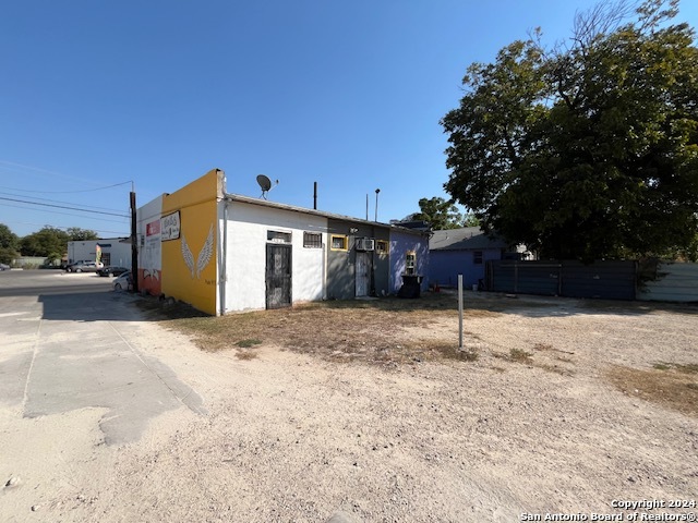 5615 S Flores Street San Antonio TX 78214