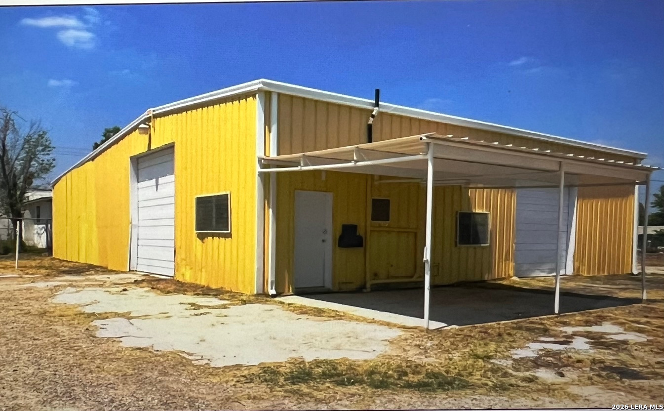 504 2nd Carrizo Springs TX 78834