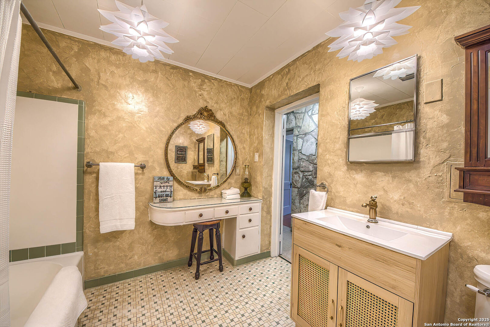 6986 County Road 271 Mico TX 78056