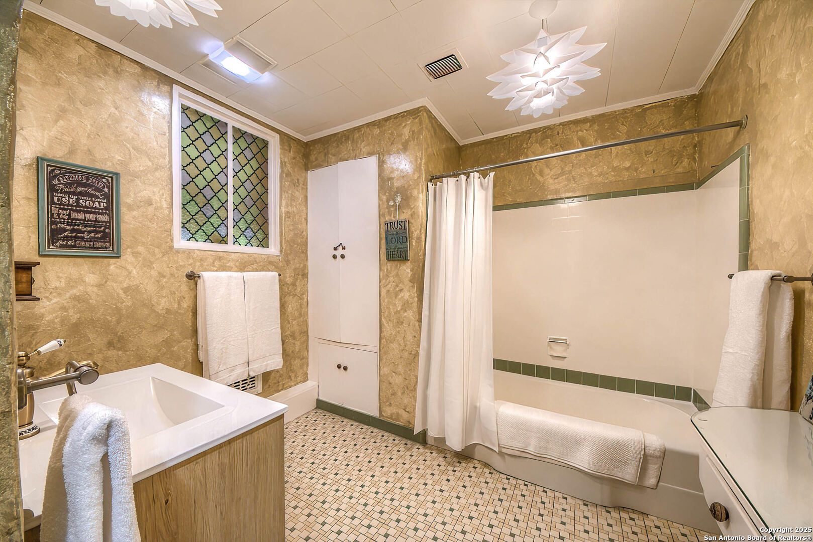 6986 County Road 271 Mico TX 78056