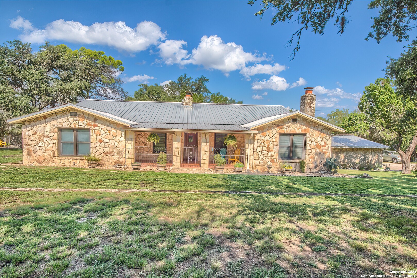 6986 County Road 271 Mico TX 78056